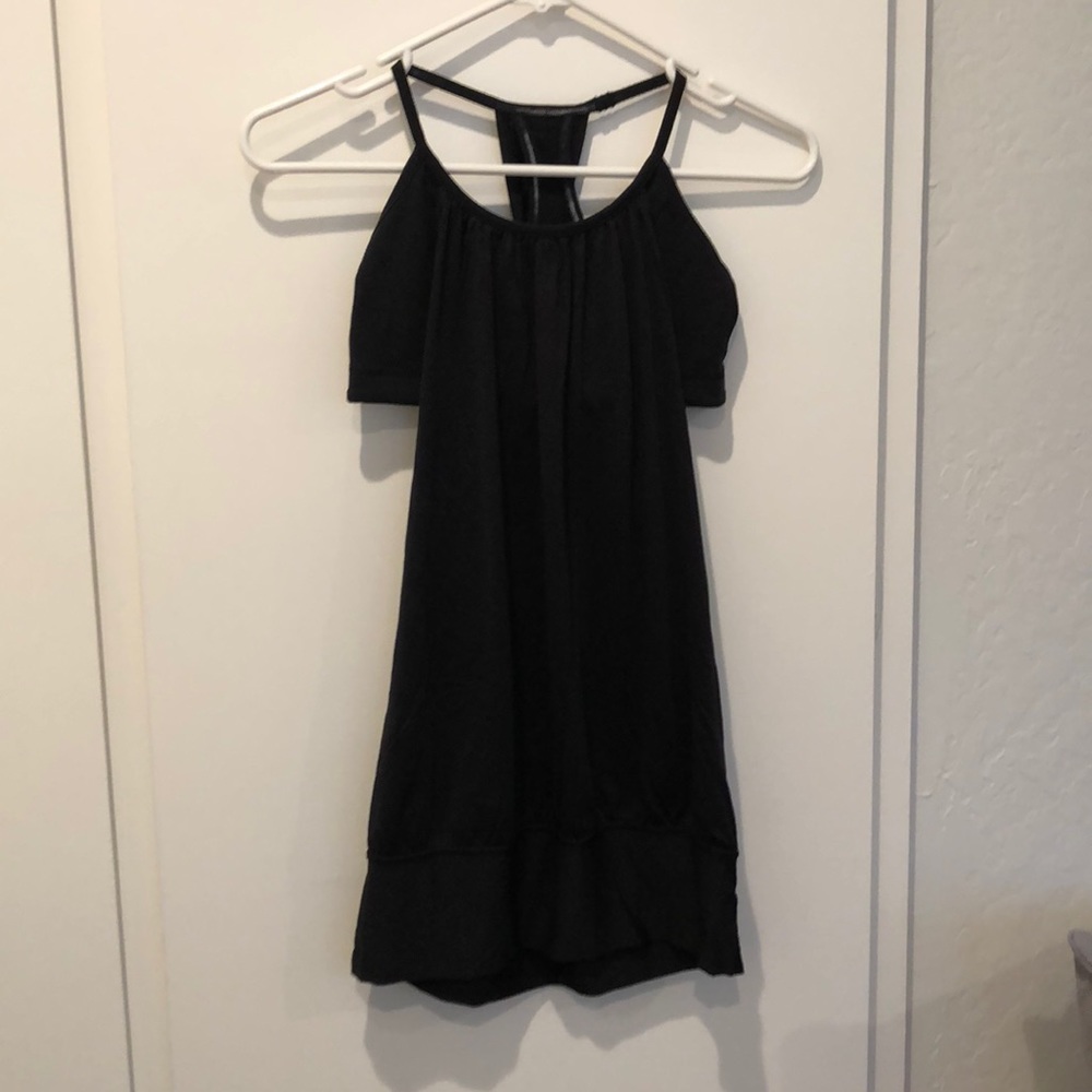 Black lululemon no limits tanks